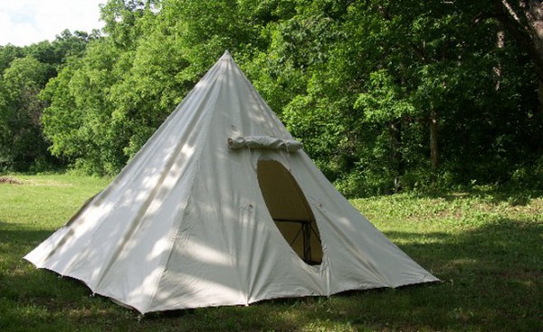 pyramída stan - tzv Miner tent - 1846 on the Oregon trail a british army - kotvenie bajonetom.jpg