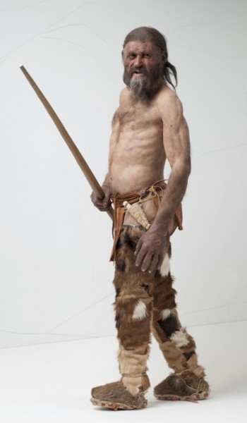 Ötzi v botách.jpg