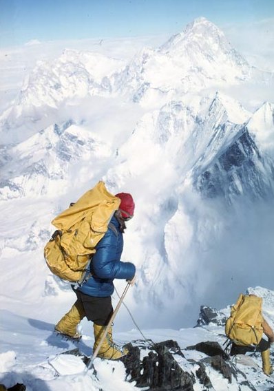AmExpEverest 1963 - Sherpas descending the Southeast Ridge - batoh Kelty detail.jpg