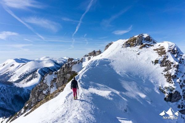 vrchol-velky-rozsutec-zima-mala-fatra-horama-cz.jpg